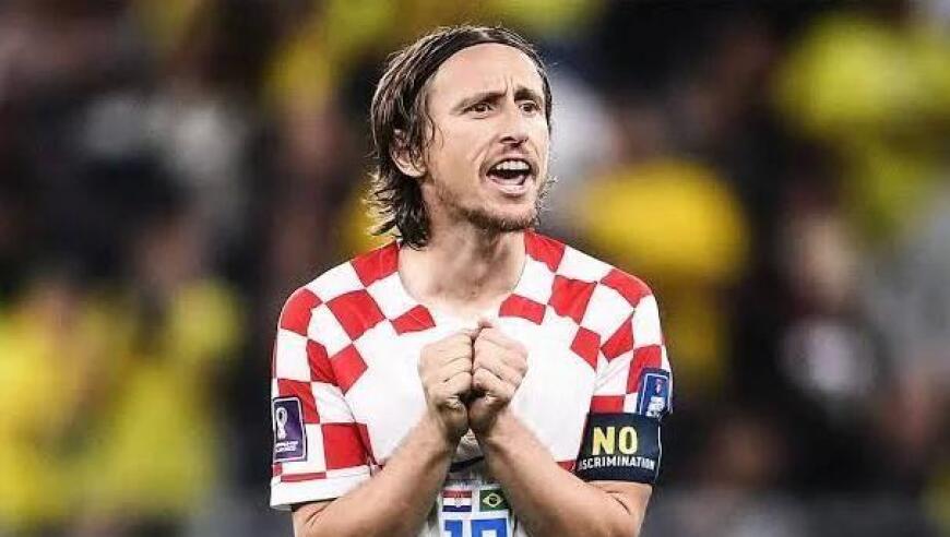 字母哥谈七连败：任何人不该只打着自己的小算盘，必须专注赢球